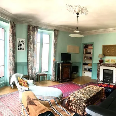Apartment 9 Rue Manuel